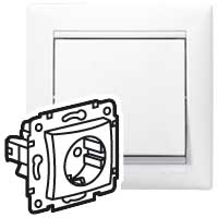 Розетка одинарная VALENA Legrand с заземлением белая в Находке