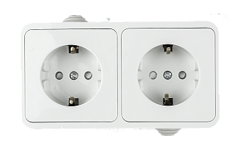 Розетка двойная с заземлением со шторкой AQUA белая полугерметичная 3123 IN HOME в Находке