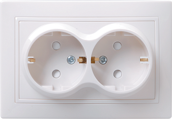 РСш12-3-КБ Розетка двойная с заземлением со шторками 16А КВАРТА белая IEK в Находке
