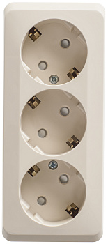 Розетка тройная ЭТЮД SE накладная со шторками с заземлением крем в Находке