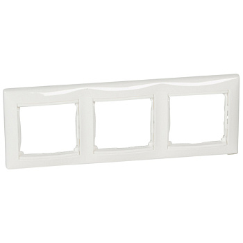 Рамка тройная VALENA Legrand белая в Находке